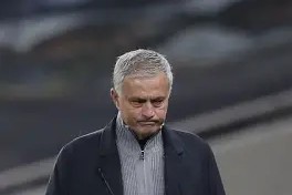 米乐APP下载-球队火锅主帅遭解雇，掀起球迷抗议浪潮，团队混乱的简单介绍