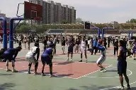 米乐体育娱乐-联赛冠军争夺战打响，双方球队此起彼伏(联赛杯夺冠)