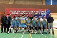 米乐APP下载-篮球赛事引燃热情，比赛场上争分夺秒！