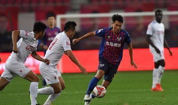 青岛黄海客场失利，积分榜逐渐下滑的简单介绍