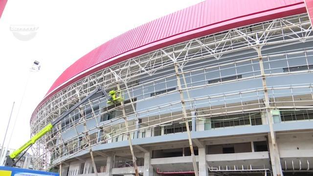 足球比赛场馆和设施升级改造进行中的简单介绍