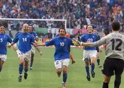 包含欧洲杯精彩姗姗来迟，谁能捧得出战荣誉的词条