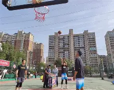 篮球明星对决精彩纷呈，胜者屹立巅峰之上！