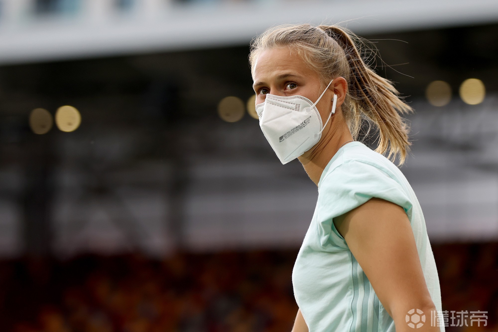 包含德国女足遭遇意外失利，无缘四强的词条